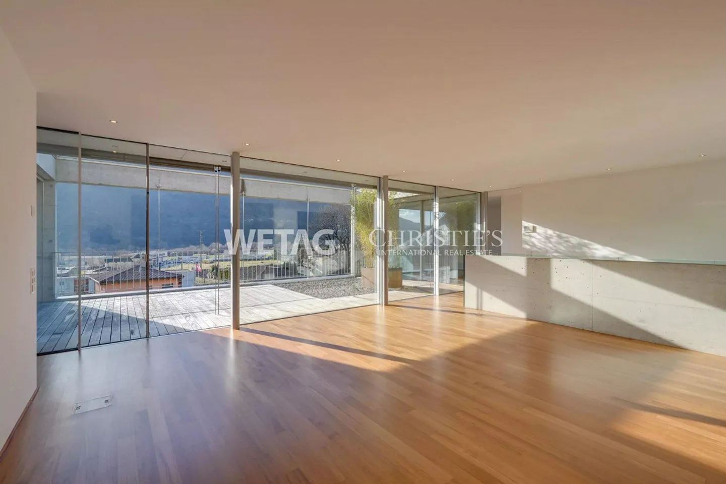 Villa moderne avec terrasses spacieuses - Photo 2 sur 13