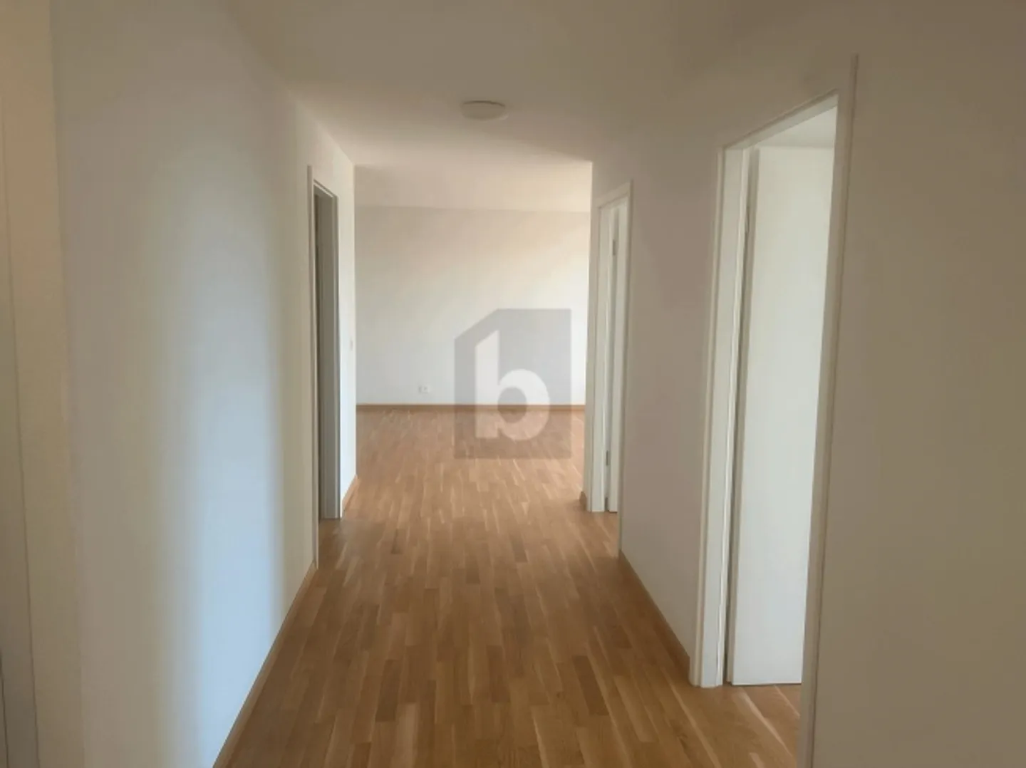 LEBEN SIE DEN KOMFORT EINER NEUEN UND ZENTRALEN IMMOBILIE - Foto 2 von 6