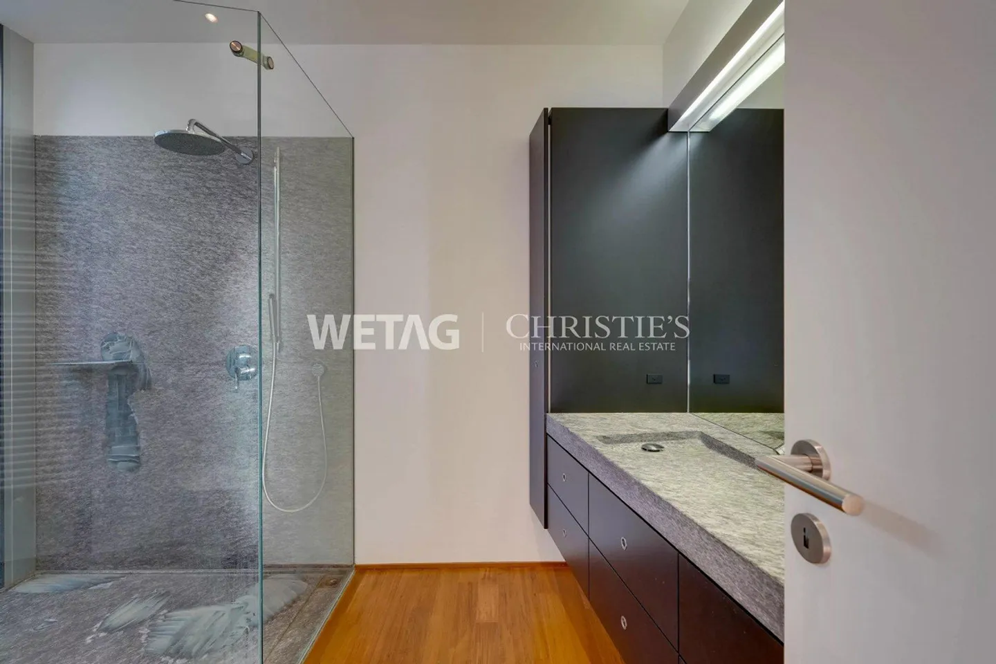 Villa moderne avec terrasses spacieuses - Photo 7 sur 13