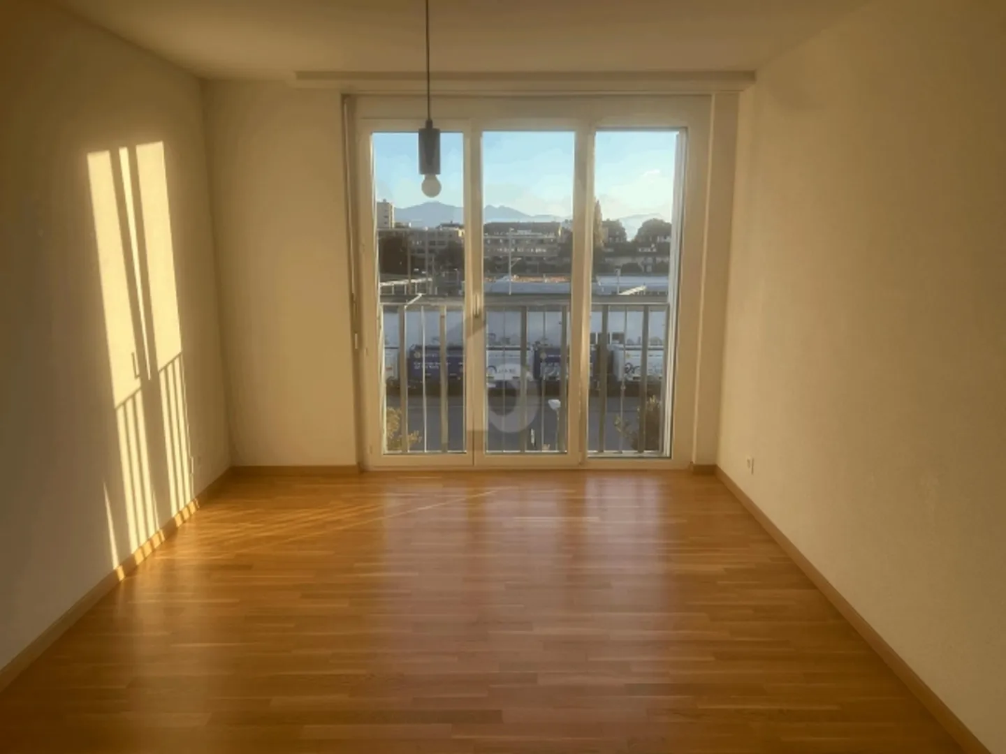 LEBEN SIE DEN KOMFORT EINER NEUEN UND ZENTRALEN IMMOBILIE - Foto 3 von 6