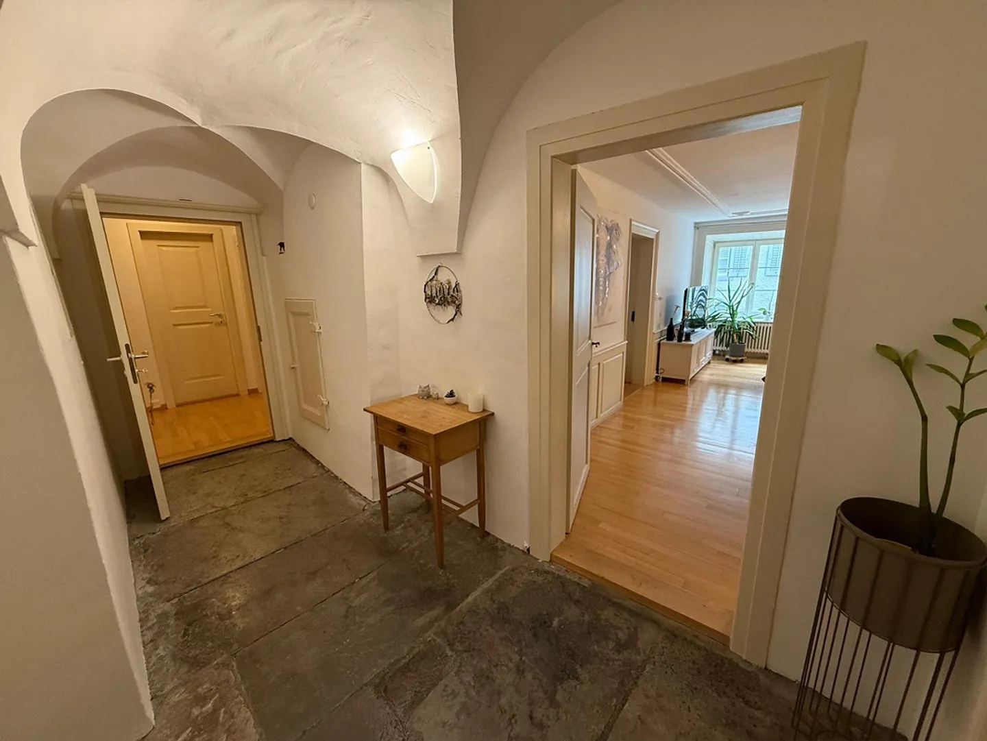 Bellissimo appartamento di 4,5 stanze in un edificio storico nella città vecchia di Chur - Foto 6 di 9