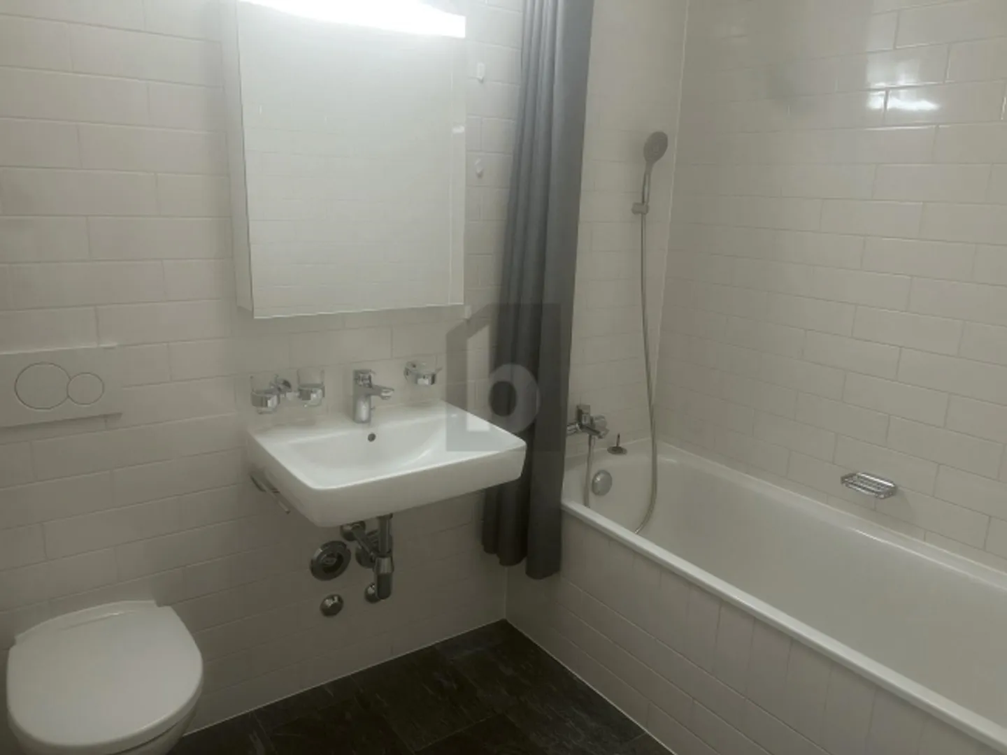 LEBEN SIE DEN KOMFORT EINER NEUEN UND ZENTRALEN IMMOBILIE - Foto 5 von 6