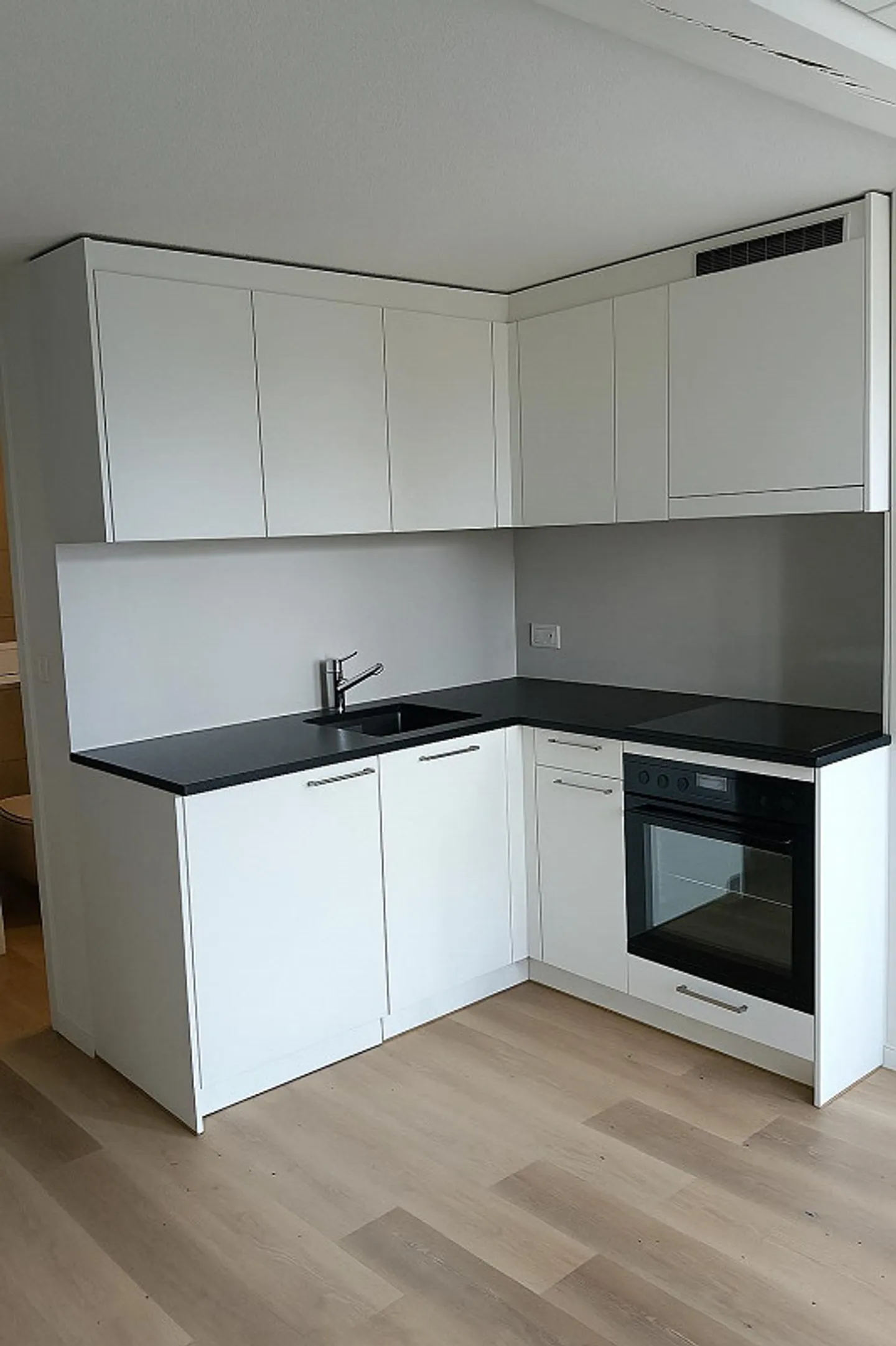 Appartement 2 pièces - Rénové et avec vue - Photo 2 sur 4