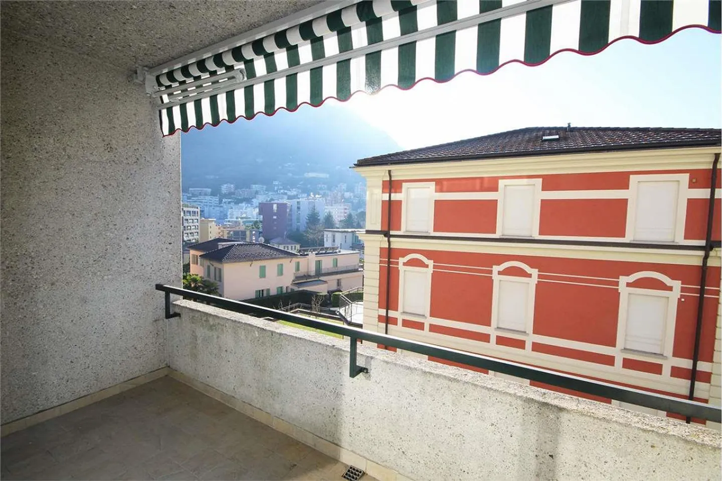 Lugano : appartement lumineux et rénové de 3,5 pièces - Photo 8 sur 13