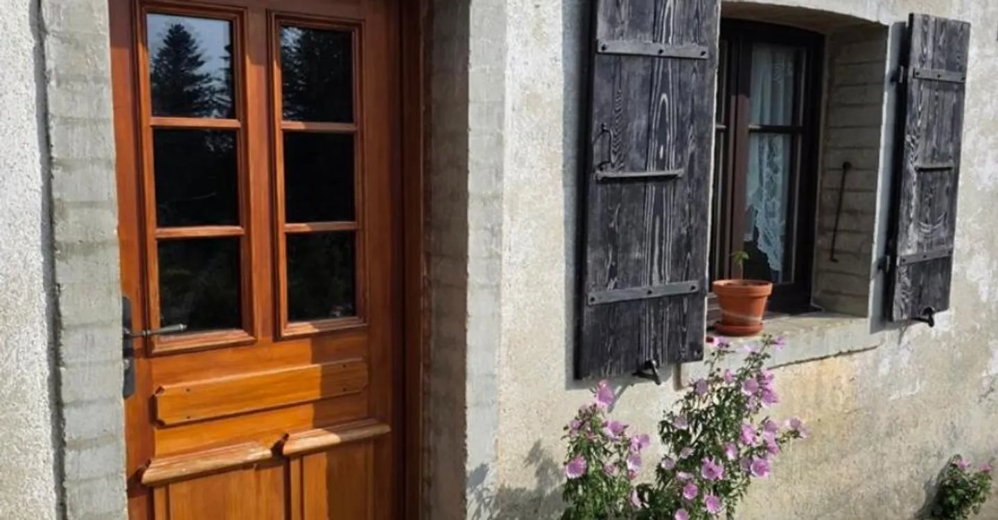 Charming renovated farmhouse with a magnificent large garden - Photo 4 of 13