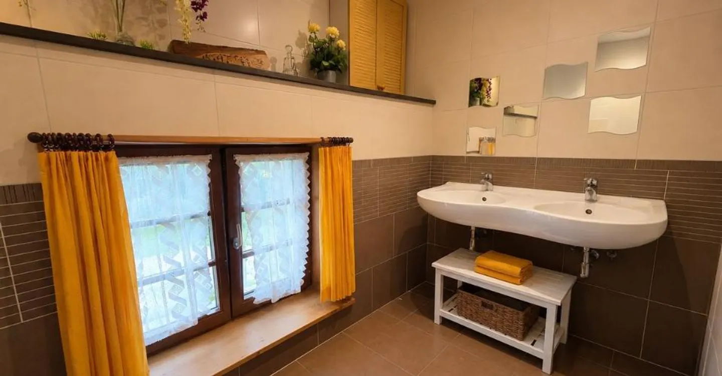Charming renovated farmhouse with a magnificent large garden - Photo 8 of 13