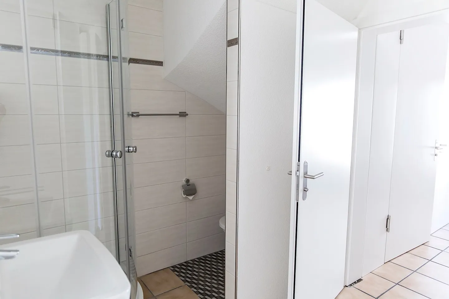 Bright 2.5-room apartment with garden use - Photo 6 of 6