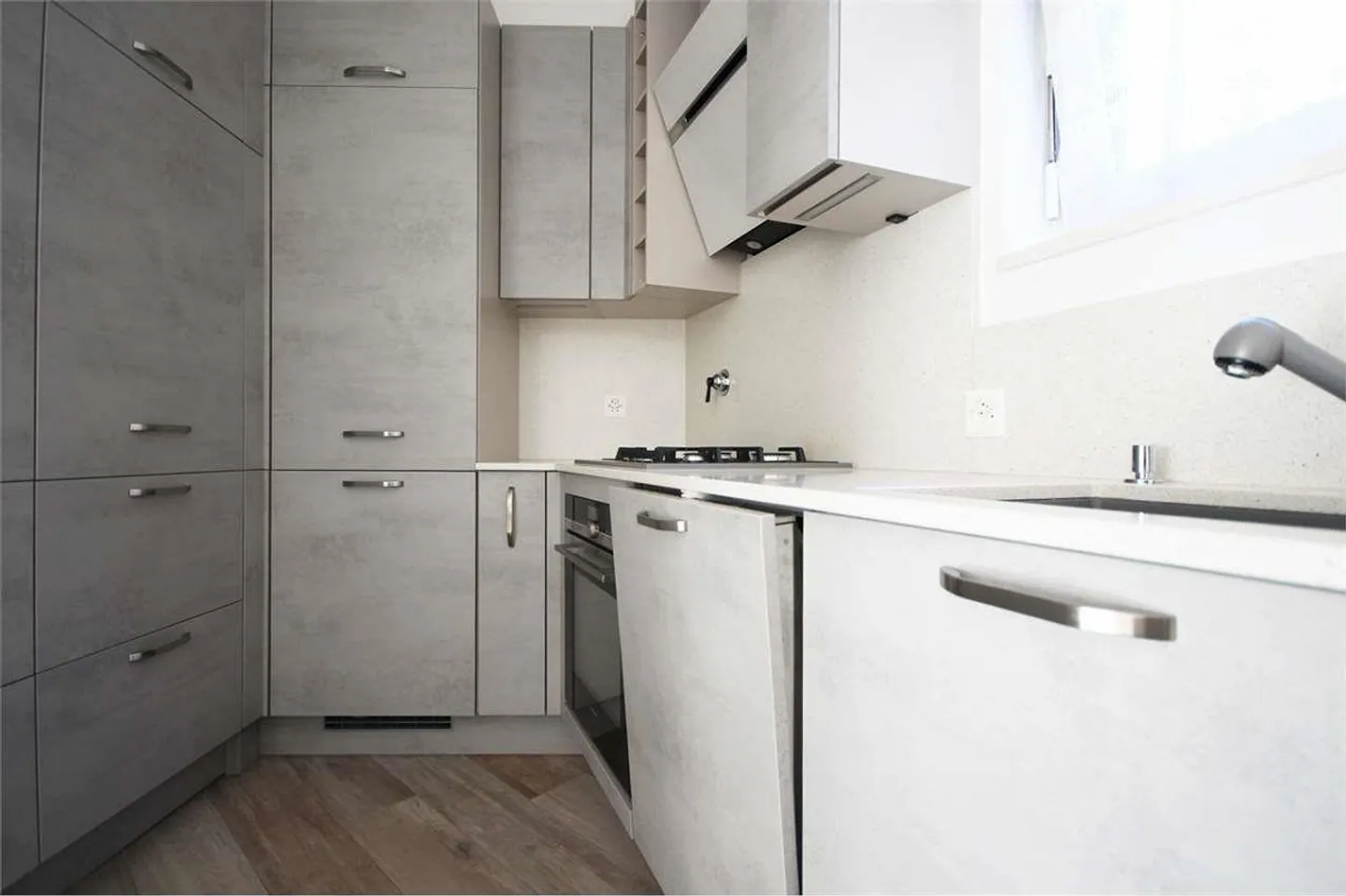 Lugano : appartement lumineux et rénové de 3,5 pièces - Photo 9 sur 13