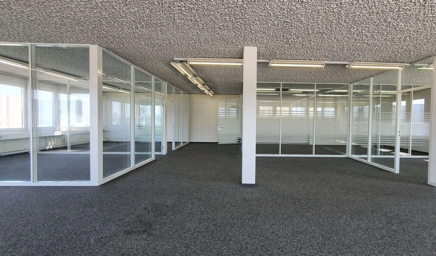 Espace ouvert, bureaux individuels et salle de réunion - tout en un ! - Photo 2 sur 13