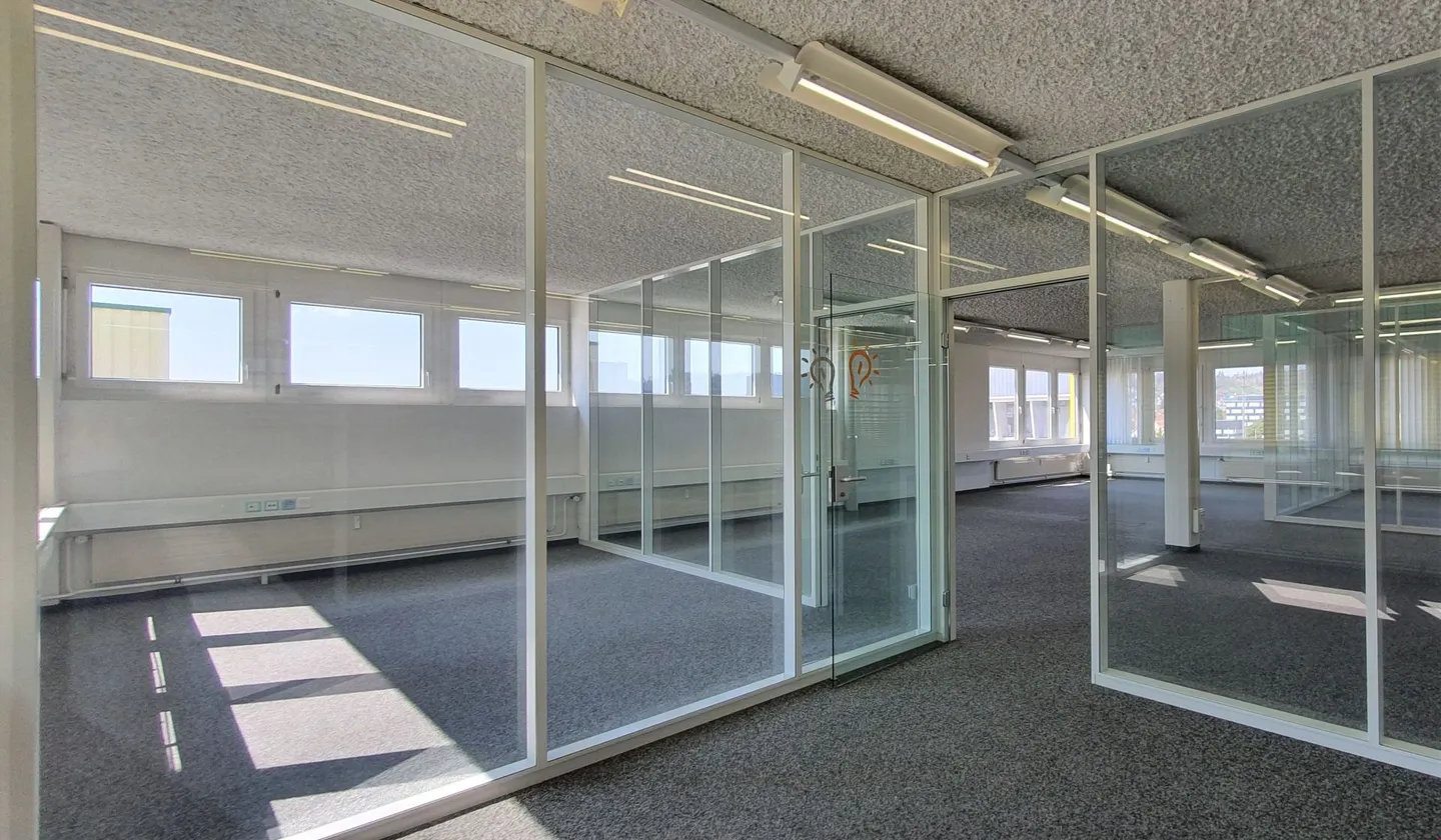 Espace ouvert, bureaux individuels et salle de réunion - tout en un ! - Photo 7 sur 13