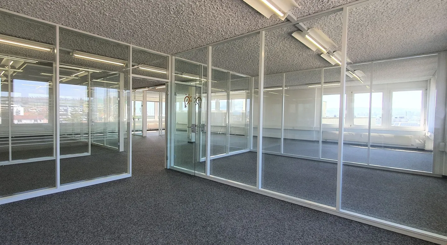 Espace ouvert, bureaux individuels et salle de réunion - tout en un ! - Photo 8 sur 13