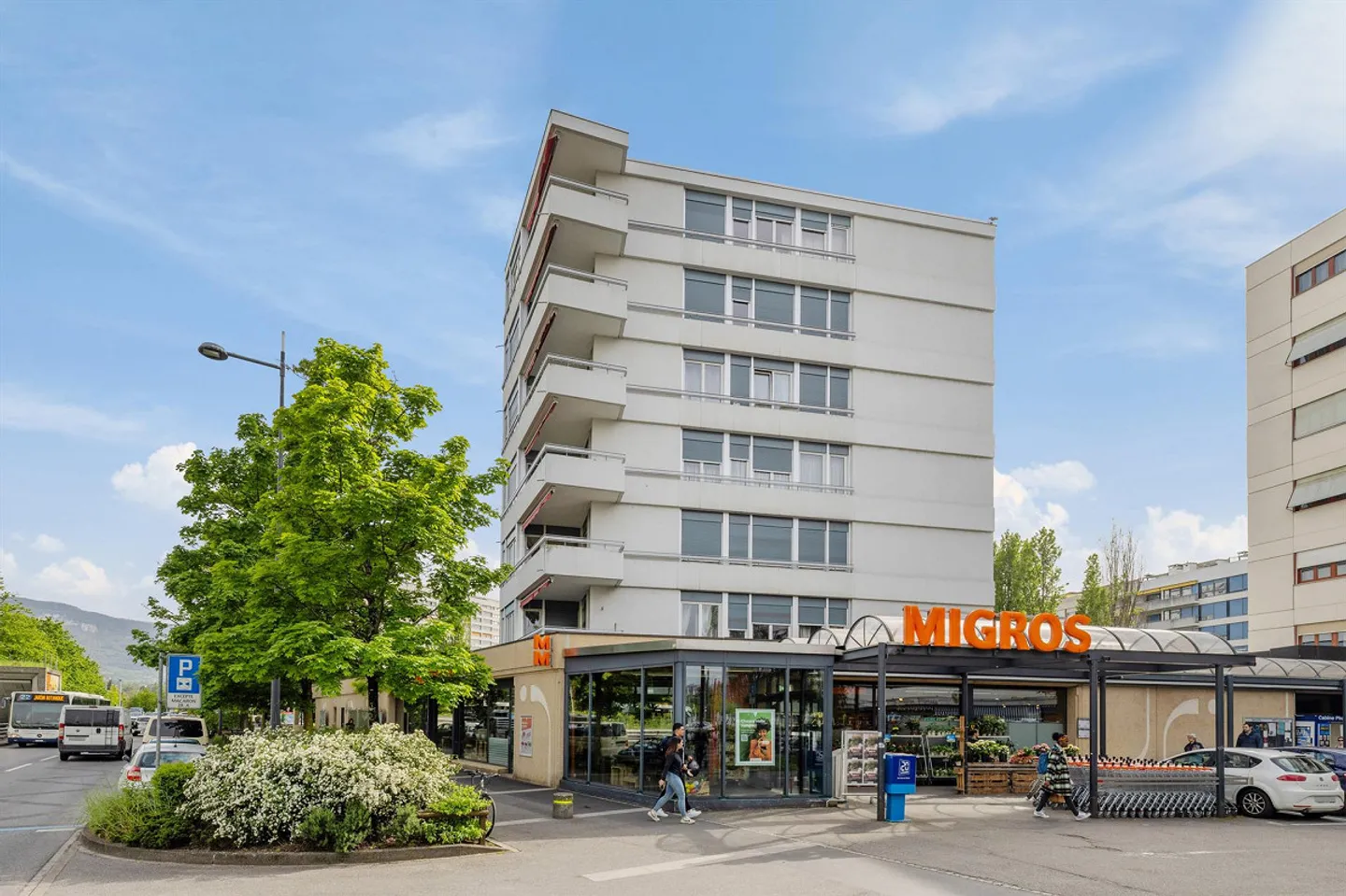 4 rooms fully renovated with balcony - Photo 1 of 6