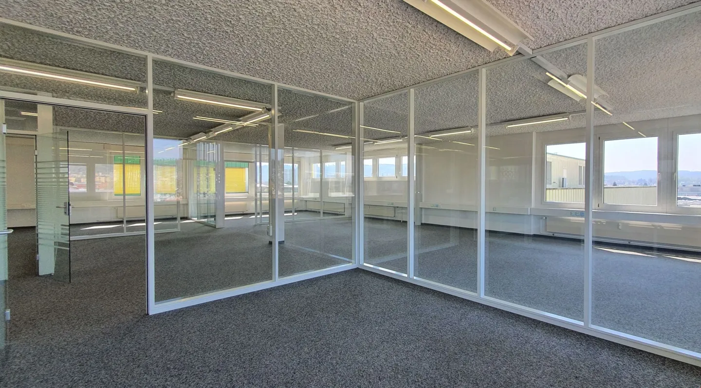 Espace ouvert, bureaux individuels et salle de réunion - tout en un ! - Photo 10 sur 13