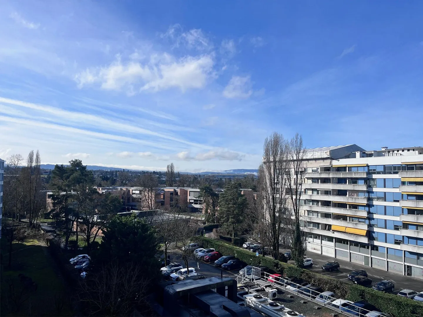 4 rooms fully renovated with balcony - Photo 2 of 6