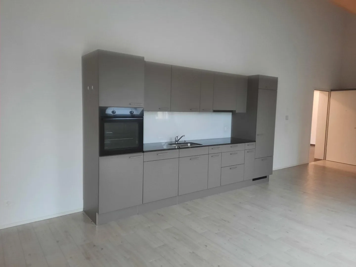 Neue, helle 3.5-Wohnung mit grossem Sitzplatz - Foto 1 von 4