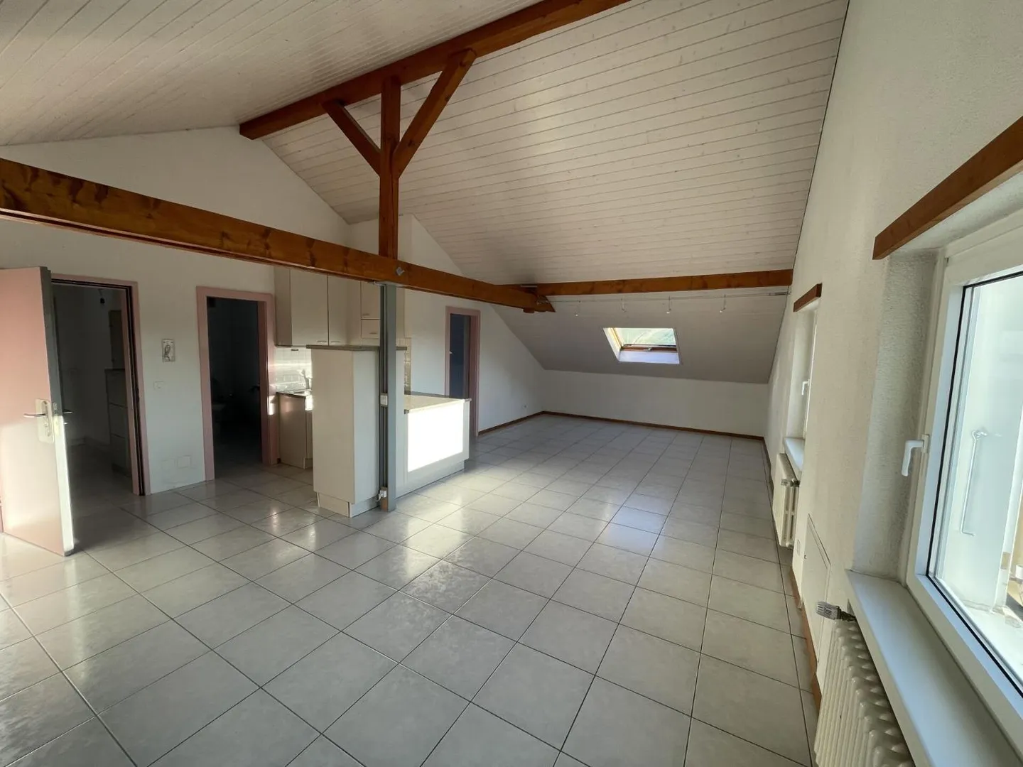 Courtelary, appartamento di 2.5 locali al 4° piano con ascensore - Foto 2 di 6