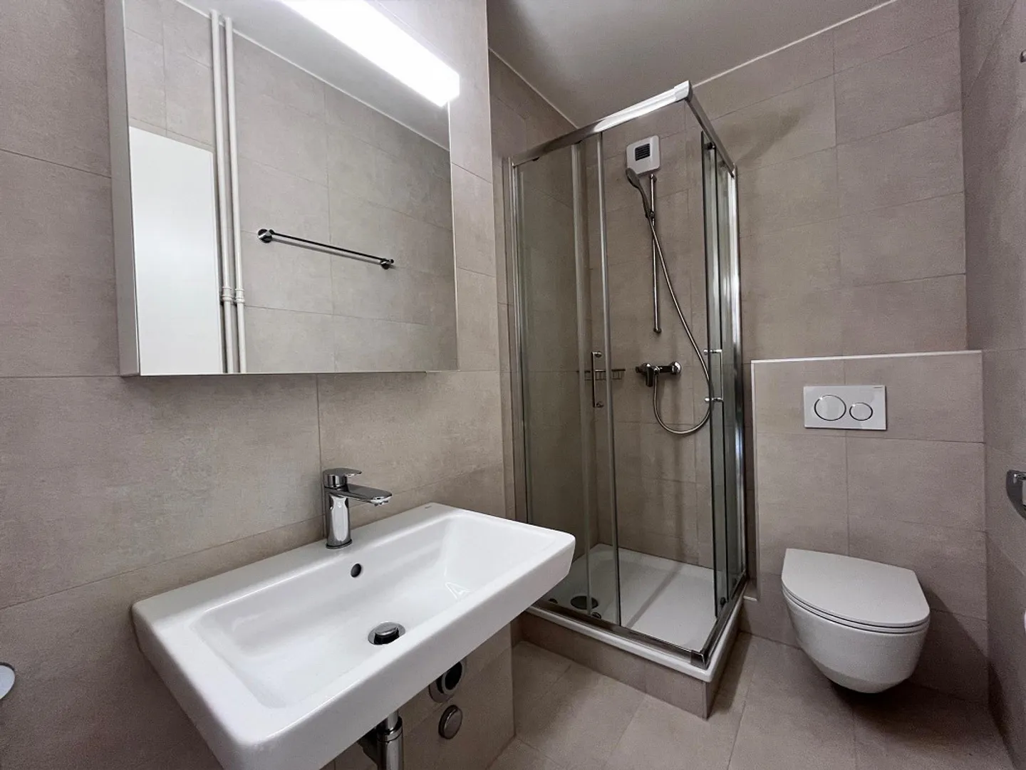 4 rooms fully renovated with balcony - Photo 6 of 6