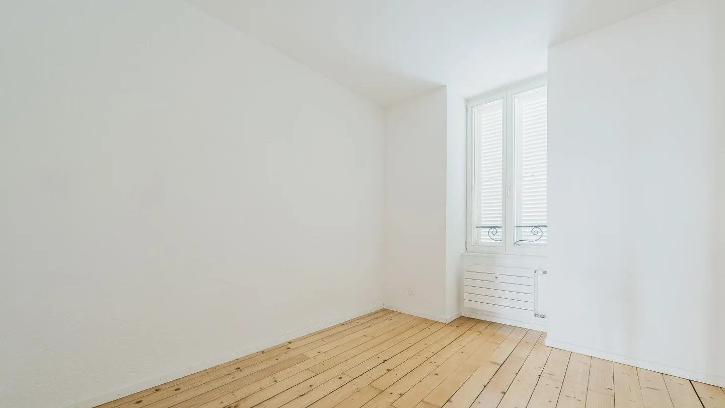 Charming Apartment Near Train Station - Photo 7 of 7