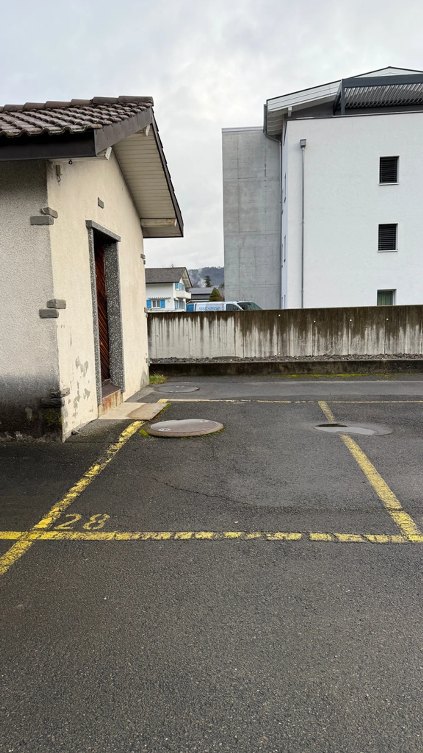 Posto auto aperto - Foto 2 di 4