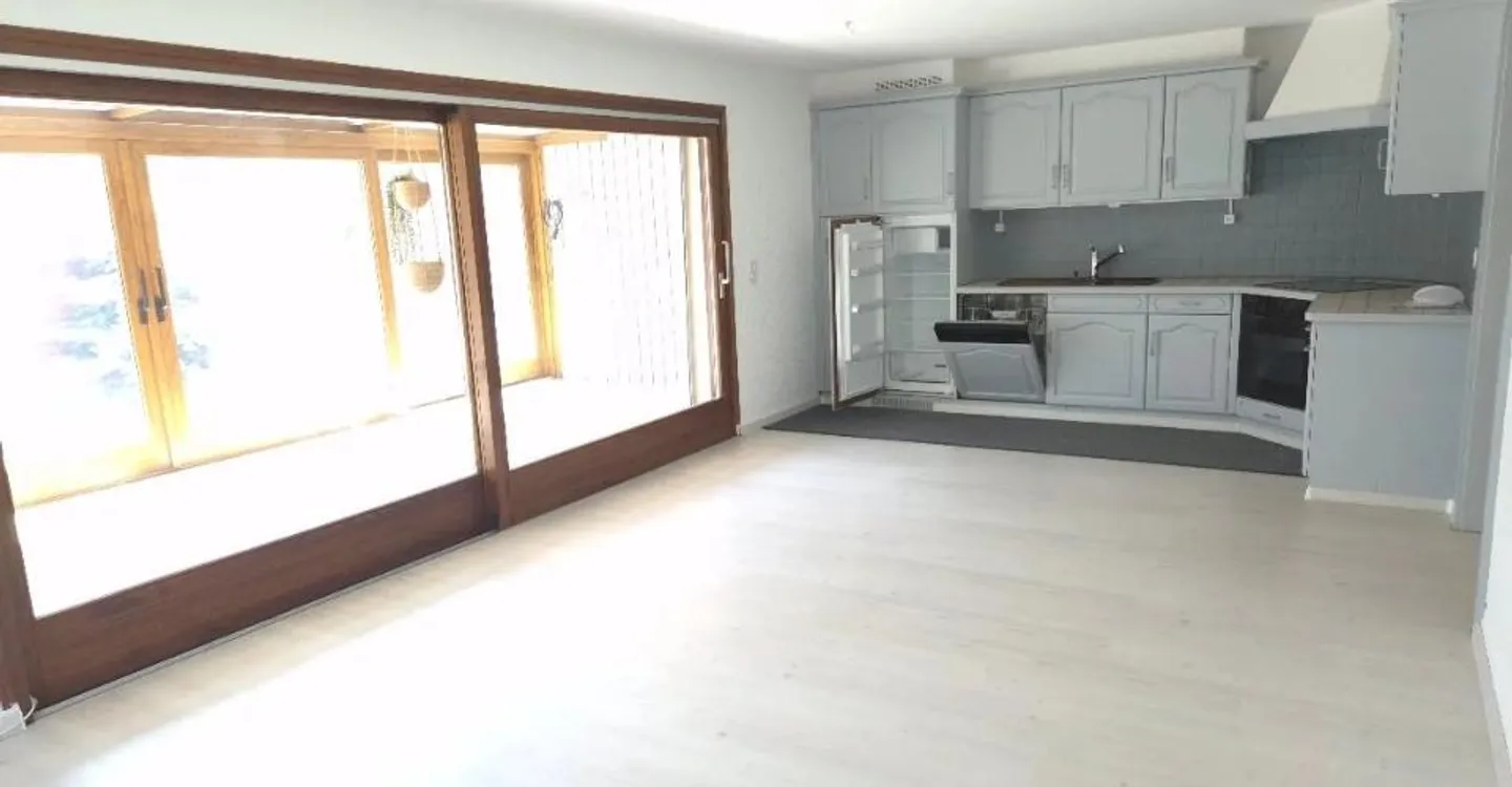 Charmante 2.5-Zimmer-Erdgeschosswohnung im Herzen von Saillon - Foto 4 von 11