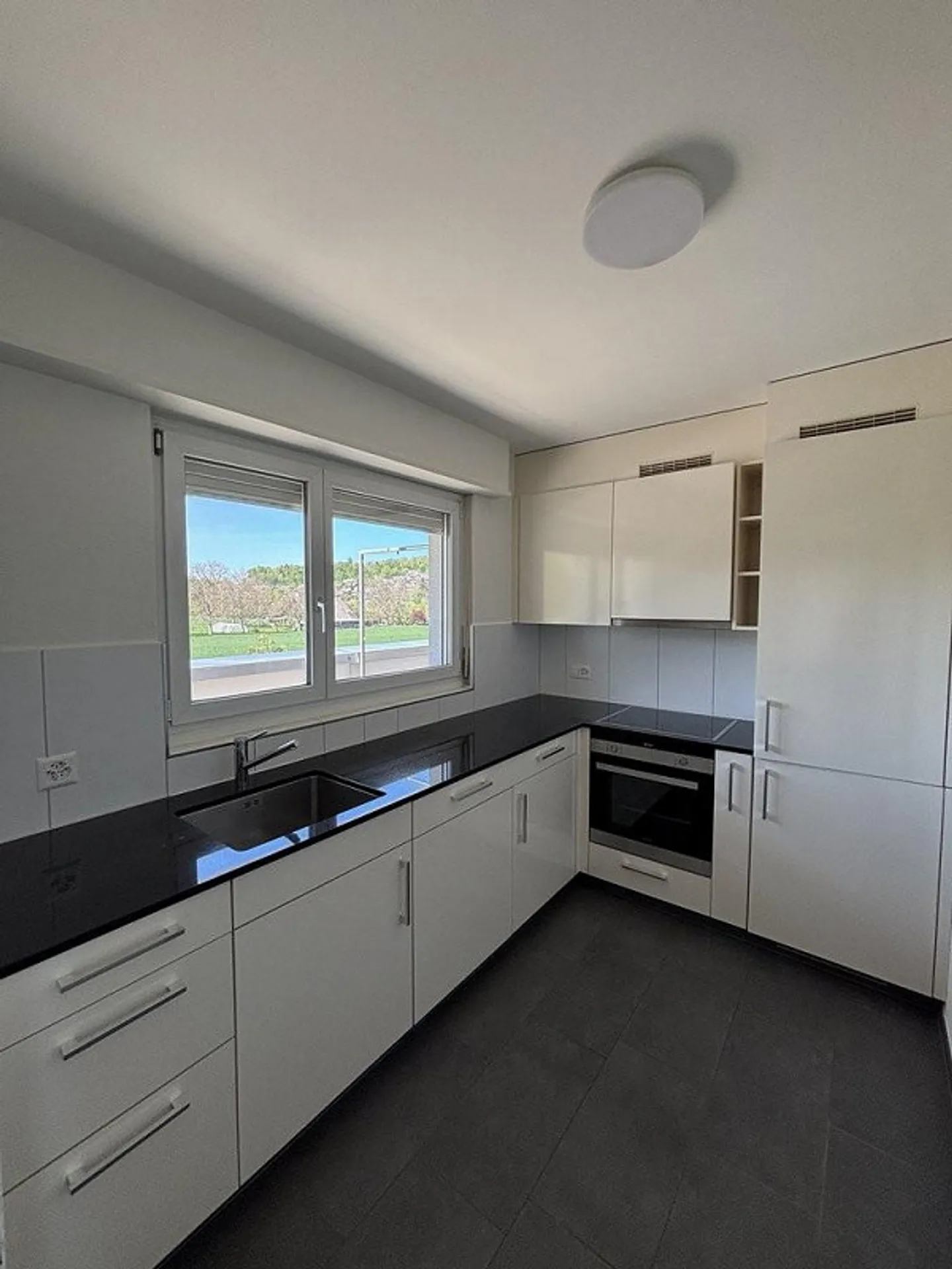 Geräumige Attika-Wohnung mit Balkon - Foto 4 von 9