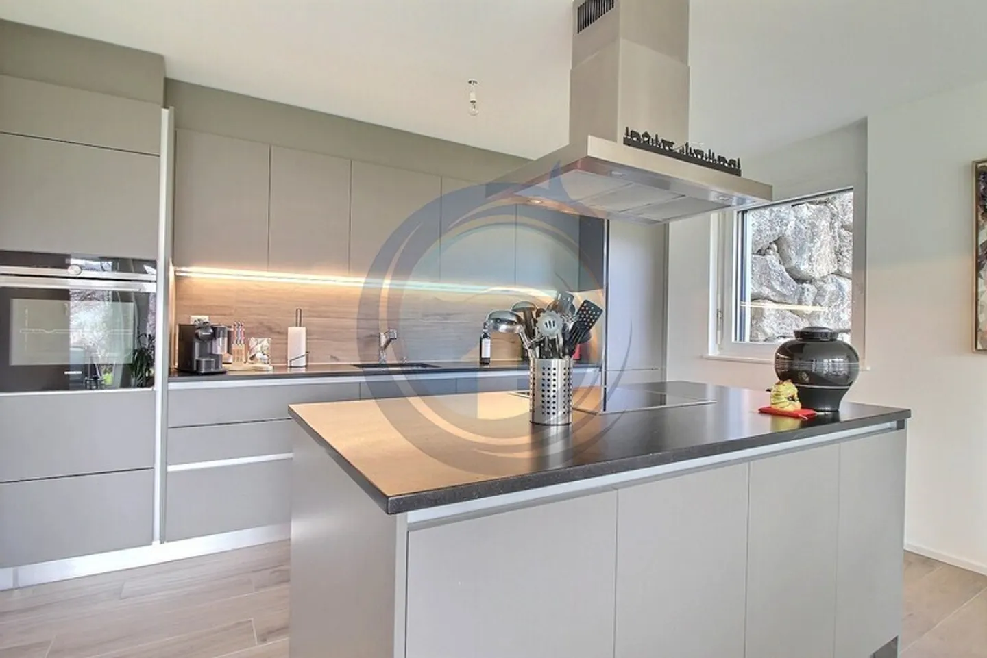 Spacious 4.5 Room Apartment on Garden Level - Photo 10 of 16