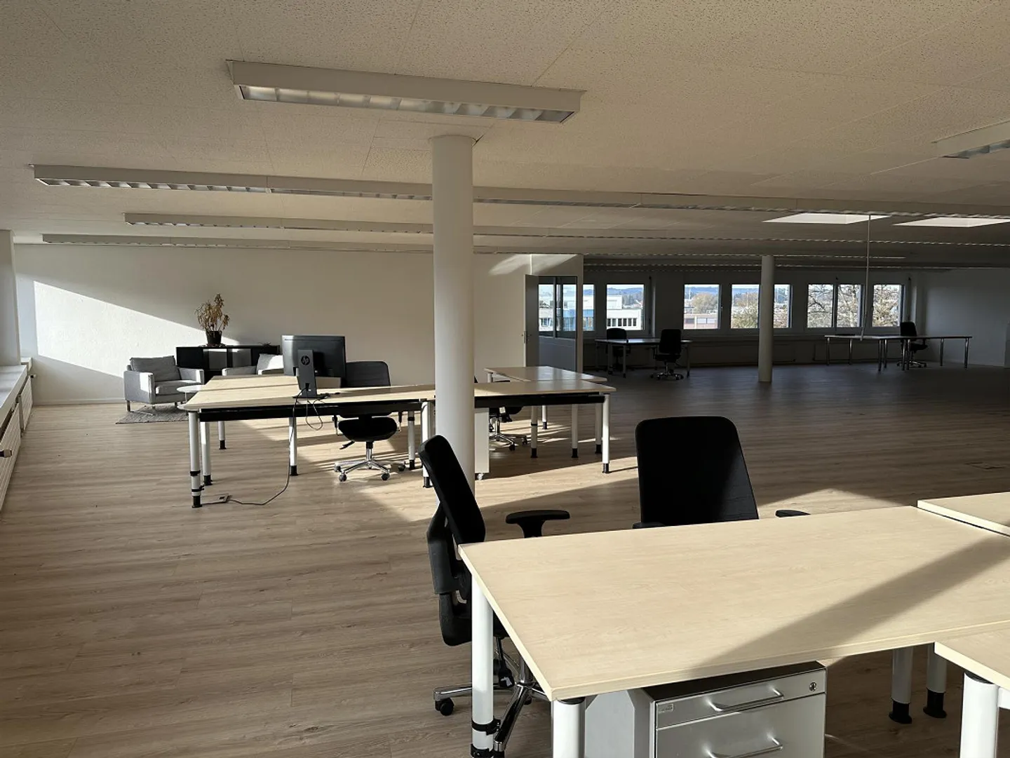 Spacious and bright office or practice - Photo 2 of 5