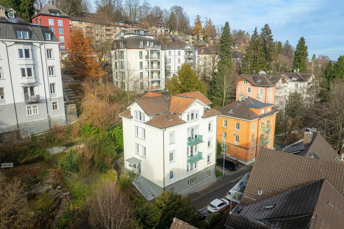 Tastefully furnished student apartment! - Photo 2 of 9