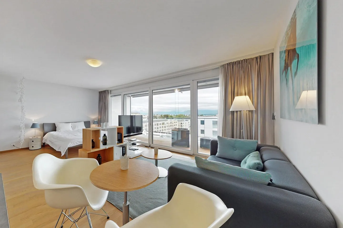 Charming Studio with Balcony - Photo 5 of 12