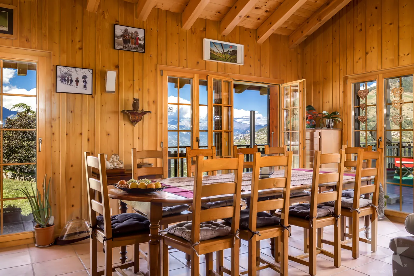 Wunderschönes Chalet und B&B, 8,5 Zimmer, 280 m², herrliche Aussicht und Sonneneinstrahlung - Foto 3 von 13