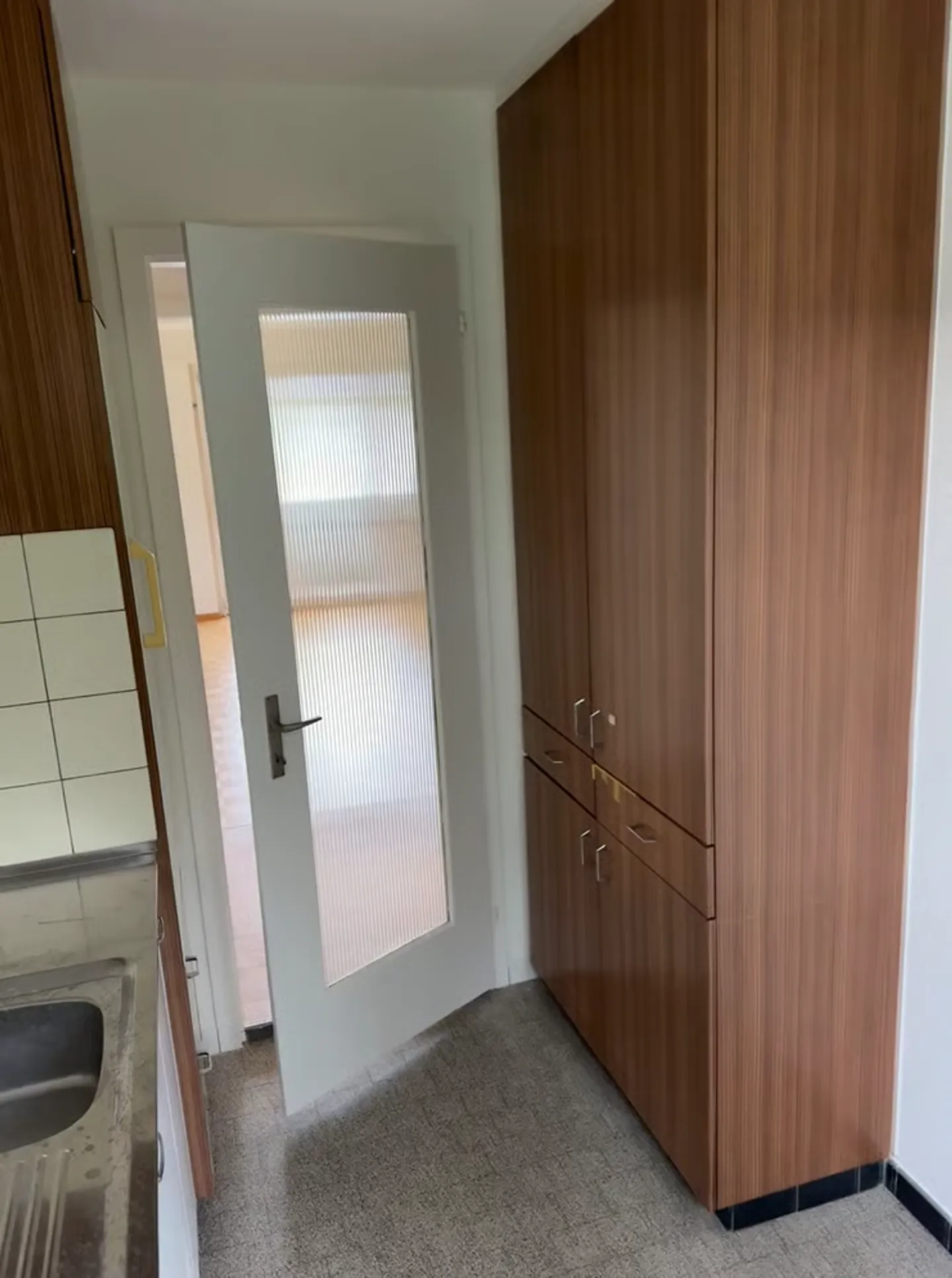 Appartamento 3.0 stanze appena ristrutturato in affitto in un quartiere tranquillo! - Foto 5 di 7