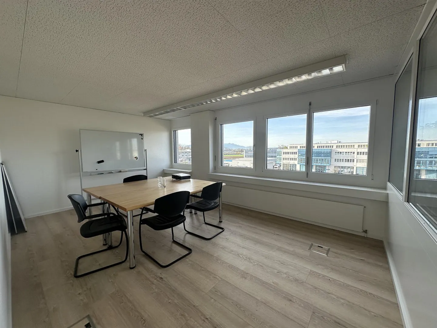 Spacious and bright office or practice - Photo 5 of 5