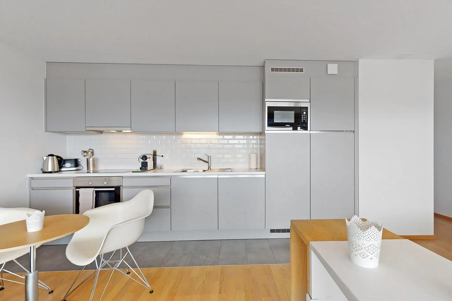 Charming Studio with Balcony - Photo 2 of 12