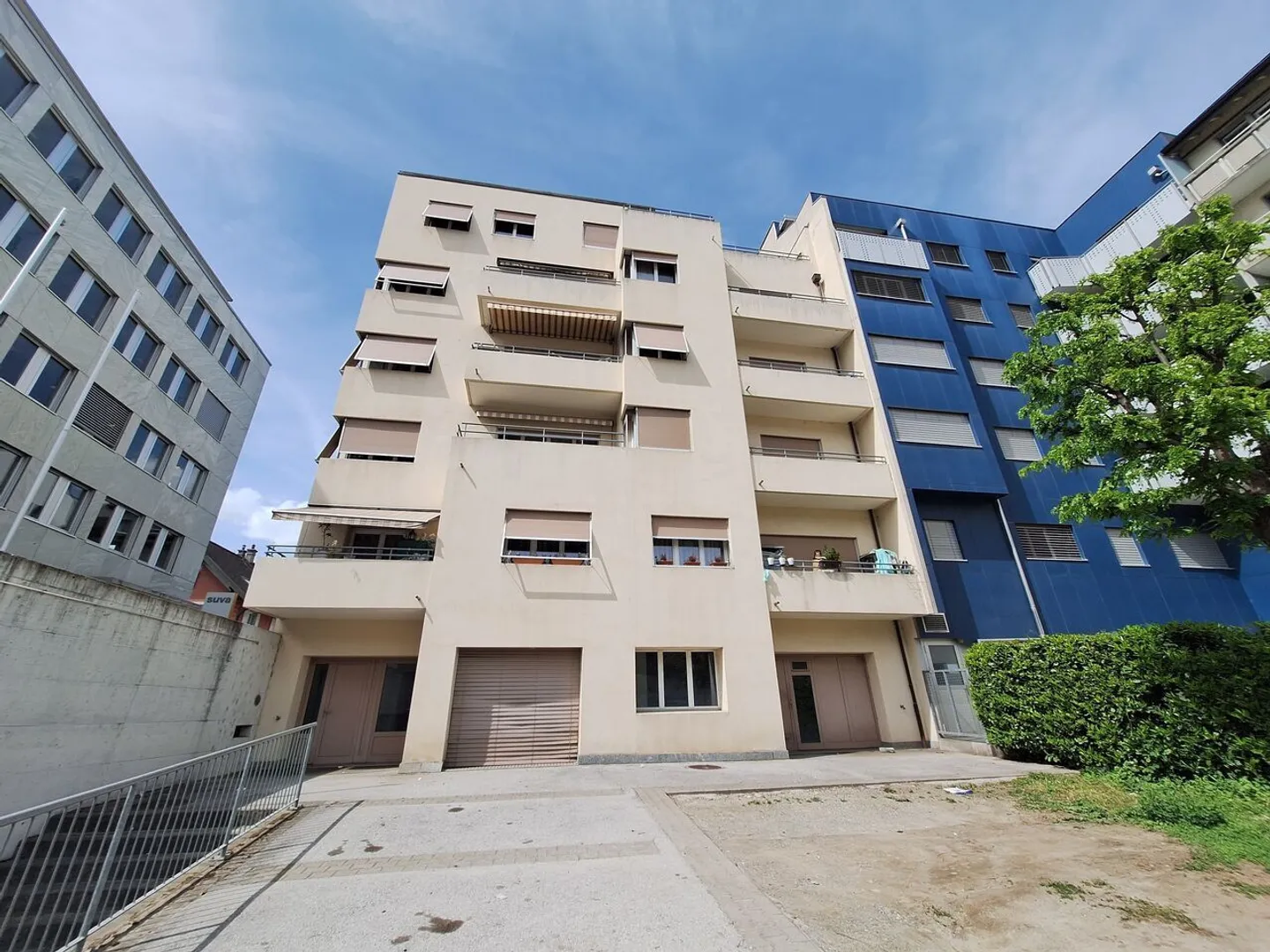 DOWNTOWN SION 4.5 ROOM APARTMENT - Photo 1 of 8