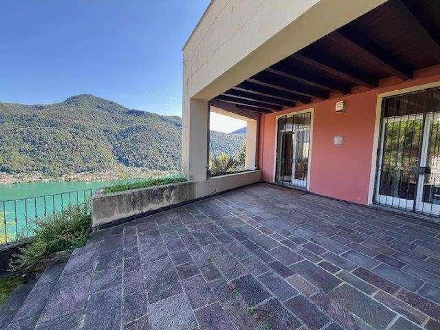 MERAVIGLIOSO DUPLEX CON GIARDINO A VICO MORCOTE - Foto 2 di 10