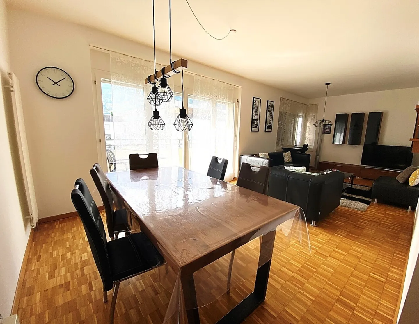 DOWNTOWN SION 4.5 ROOM APARTMENT - Photo 3 of 8