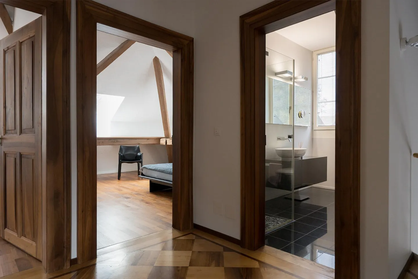 Villa unica con 1.919 m² di terreno nel centro di Altdorf - Foto 13 di 25