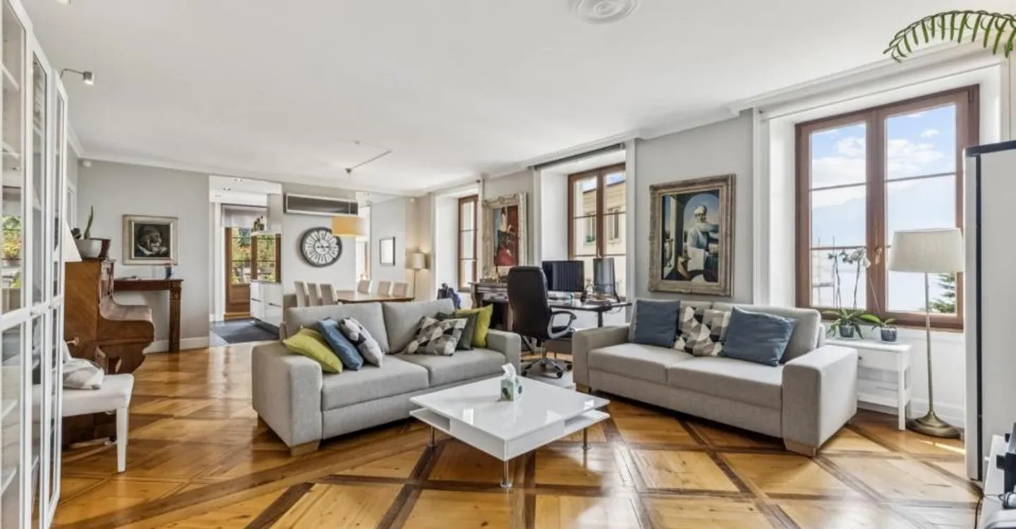 4.5 room apartment with character, terrace and lake view - Photo 1 of 12