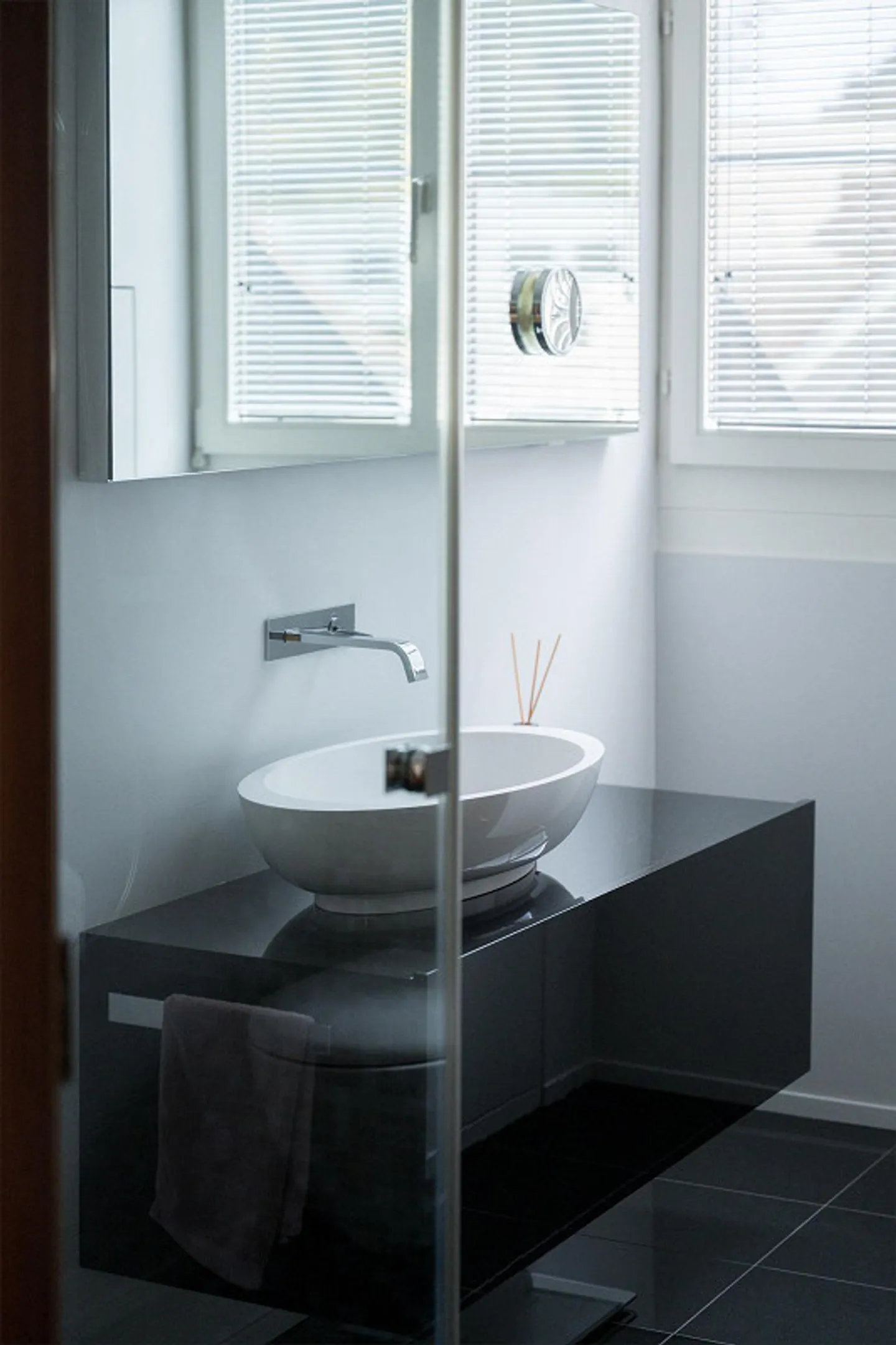 Villa unica con 1.919 m² di terreno nel centro di Altdorf - Foto 18 di 25