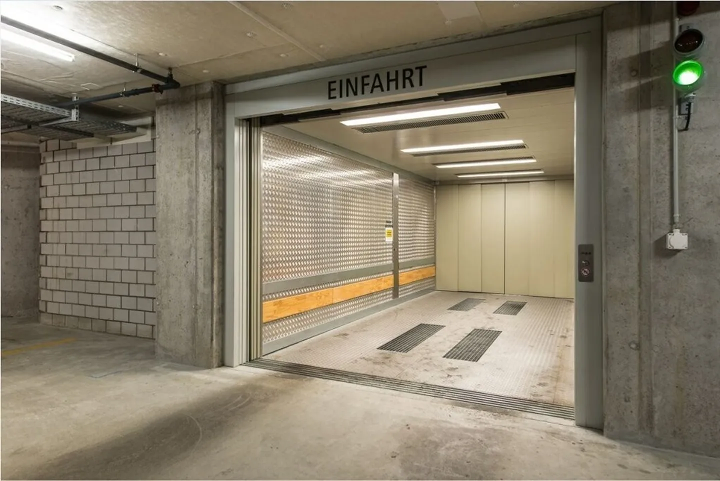 Posti auto doppi/singoli in affitto nel centro di Oerlikon! - Foto 2 di 6