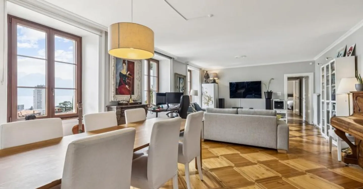 4.5 room apartment with character, terrace and lake view - Photo 8 of 12