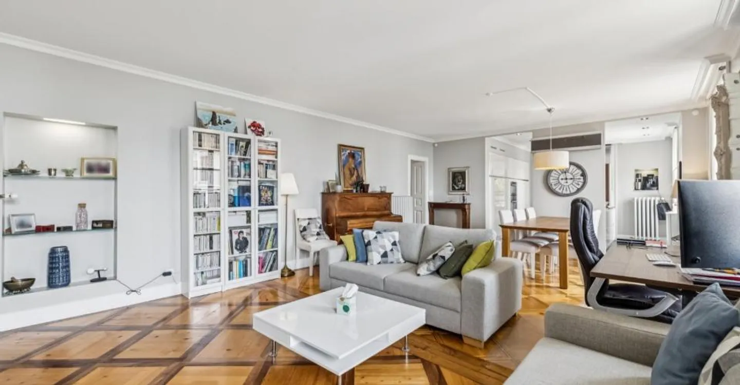 4.5 room apartment with character, terrace and lake view - Photo 9 of 12