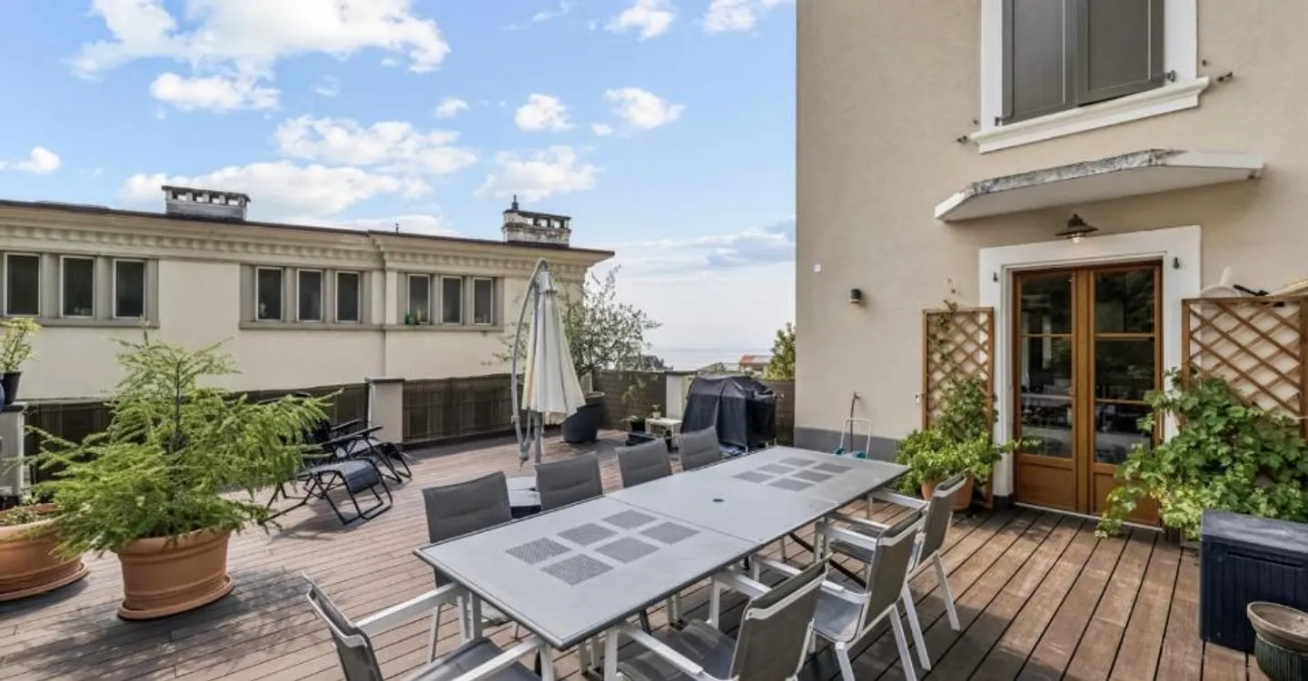 4.5 room apartment with character, terrace and lake view - Photo 11 of 12