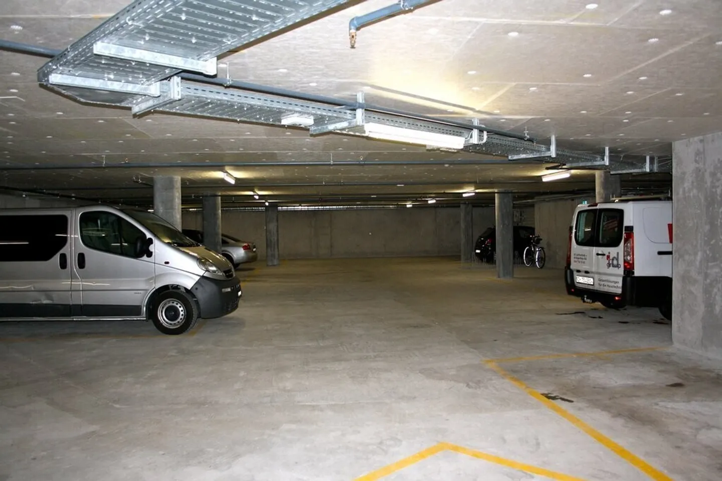 Posti auto doppi/singoli in affitto nel centro di Oerlikon! - Foto 5 di 6