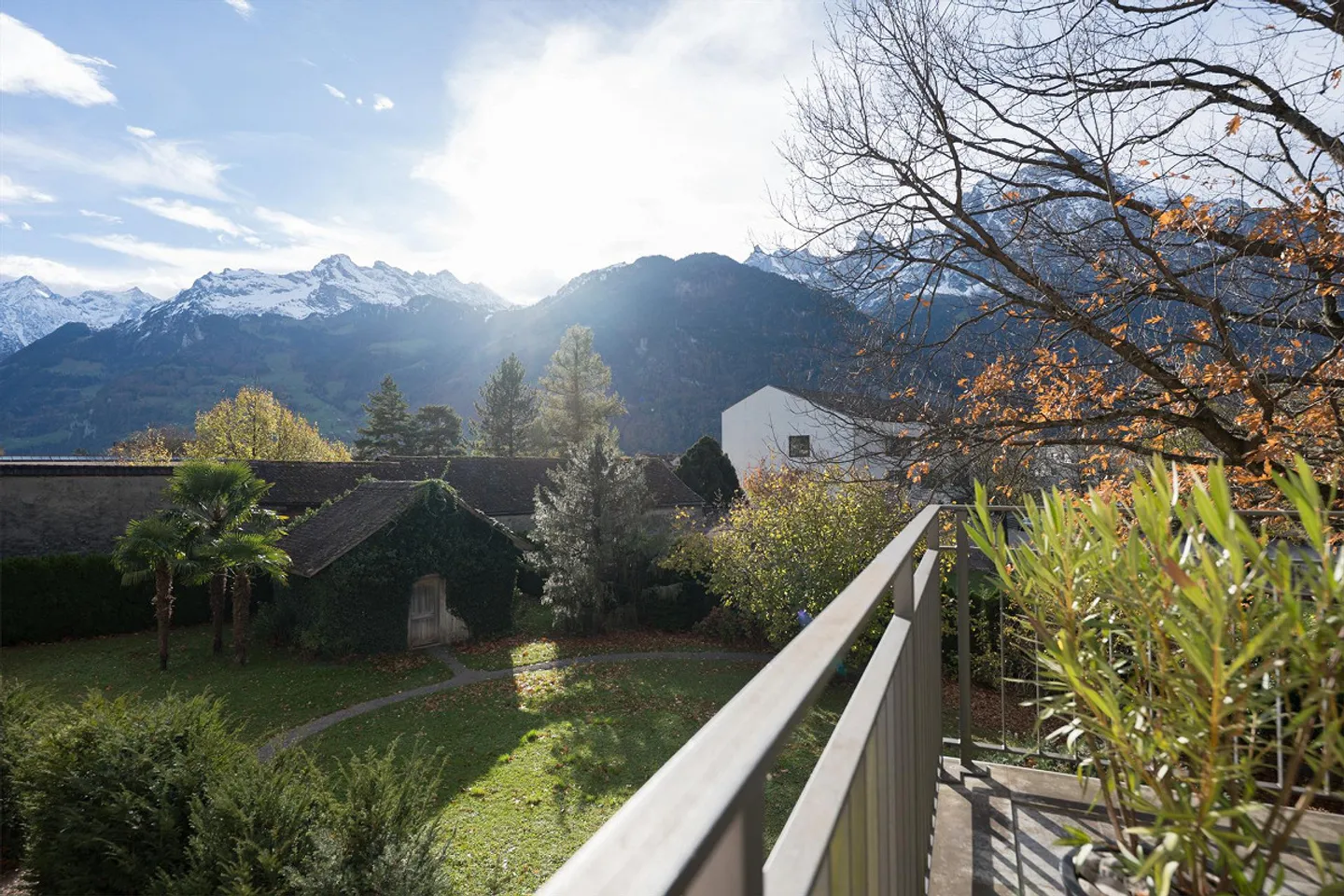 Villa unica con 1.919 m² di terreno nel centro di Altdorf - Foto 22 di 25