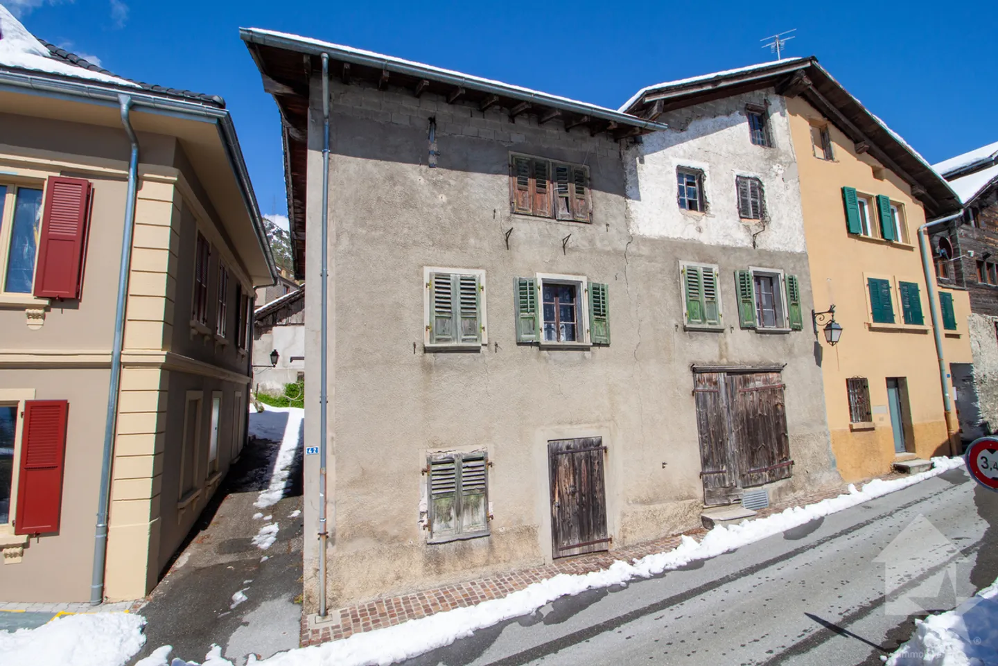 Ampia casa di villaggio di 350 m2 da ristrutturare nel centro di Varen - Foto 21 di 22