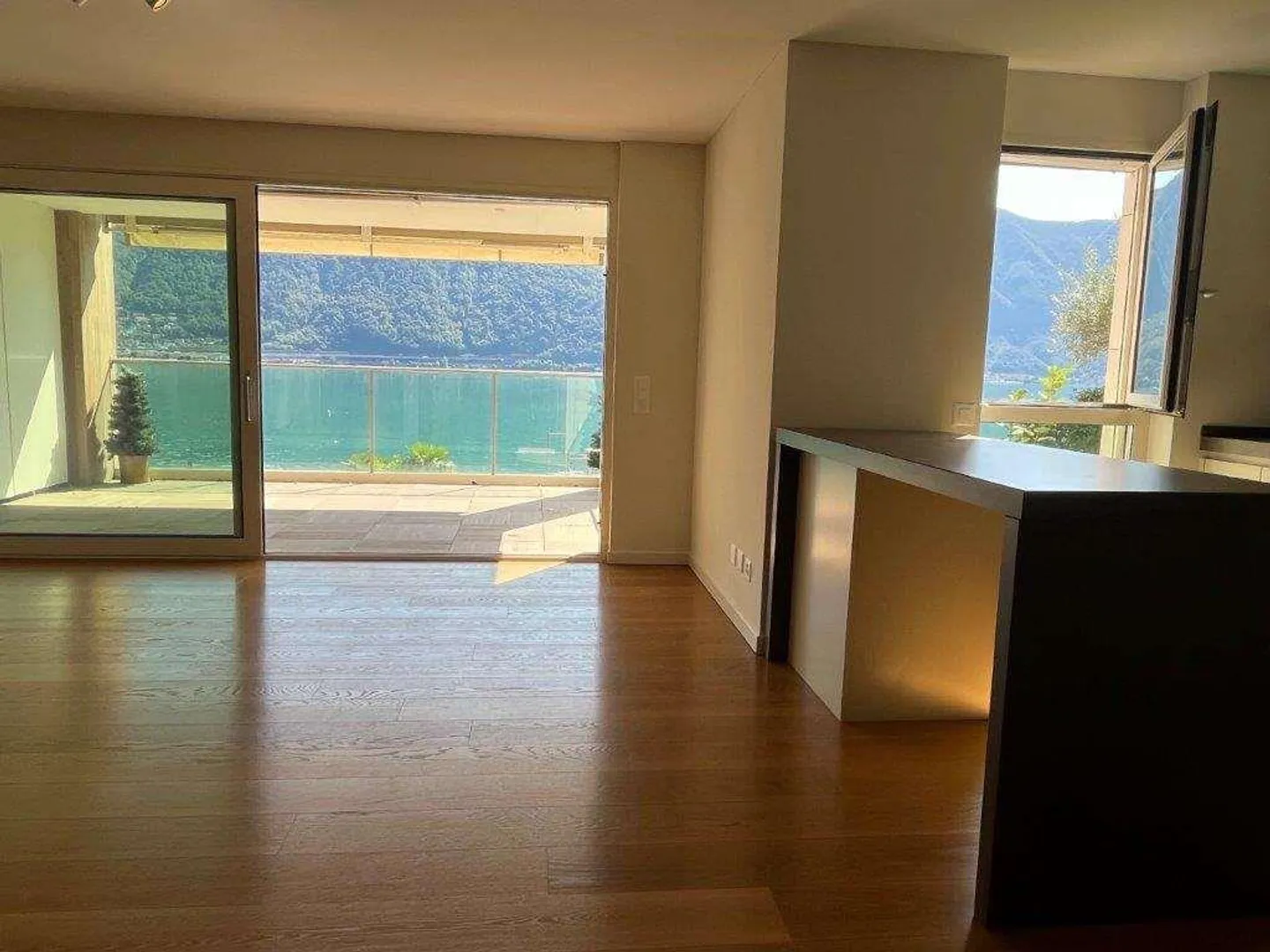 MELIDE: SPAZIOSO 5,5 LOC. CON VISTA LAGO - Foto 2 di 10
