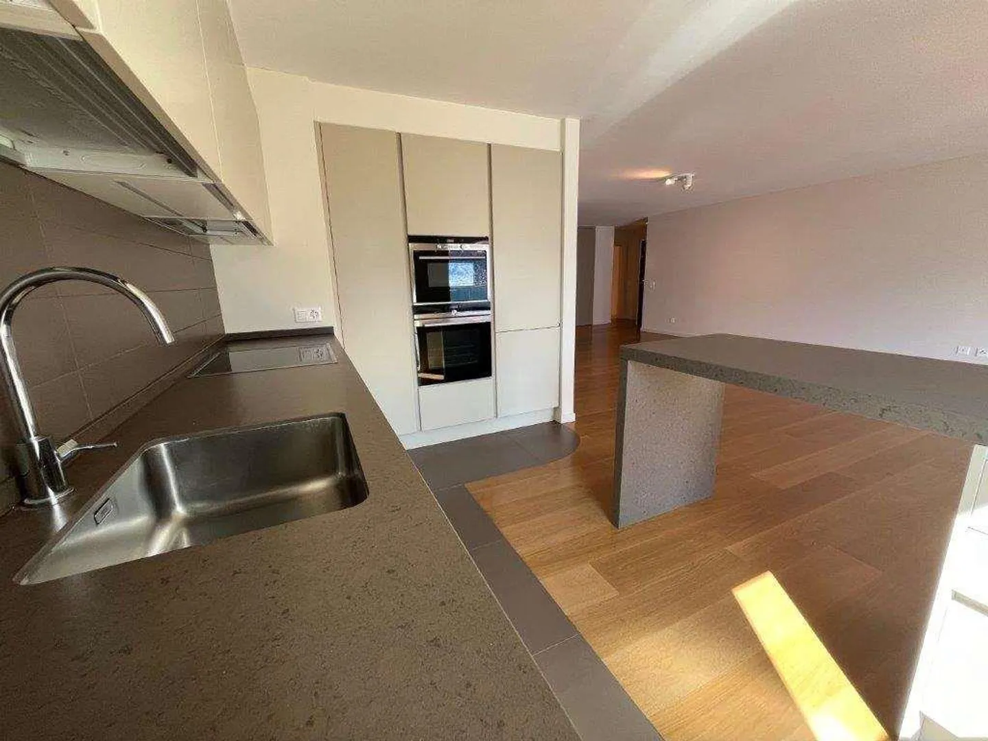 MELIDE: SPAZIOSO 5,5 LOC. CON VISTA LAGO - Foto 4 di 10