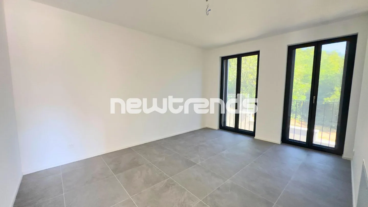 Spacieux et lumineux 3.5 pièces avec balcon et vue dégagée, jamais habité. - Photo 10 sur 17