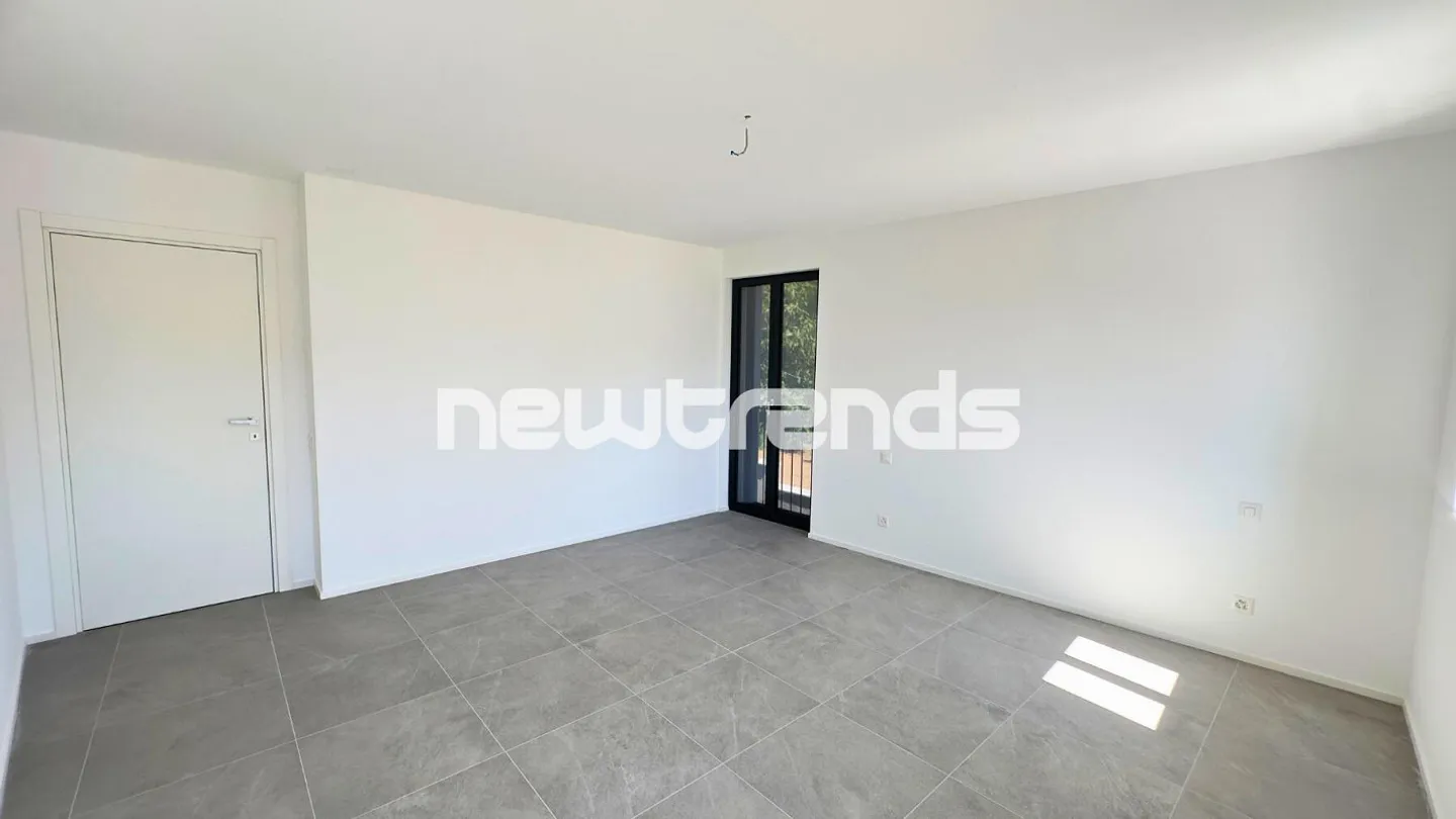 Spacieux et lumineux 3.5 pièces avec balcon et vue dégagée, jamais habité. - Photo 12 sur 17